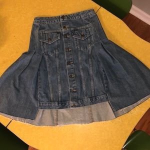 Levi’s denim skirt size medium